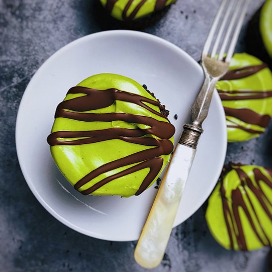 Black Sesame + Matcha Cupcakes