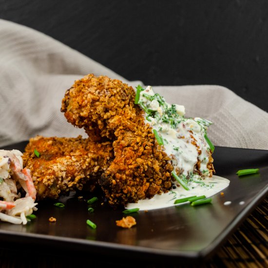 Fried chicken blue-cheese sauce