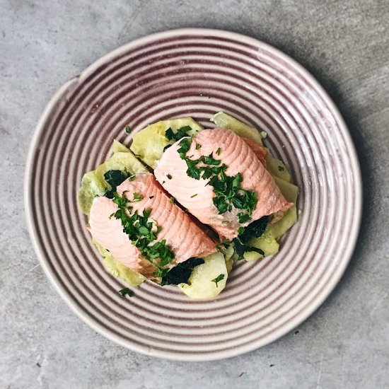 SALMON WITH SPINACH  AND POTATOES