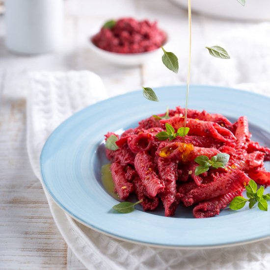 Pasta with beet pesto sauce