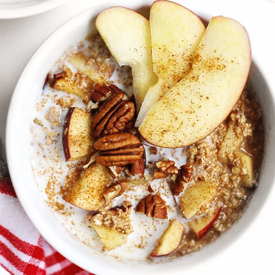 Apple cinnamon oatmeal