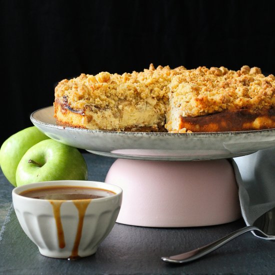 Apple crumble cheesecake