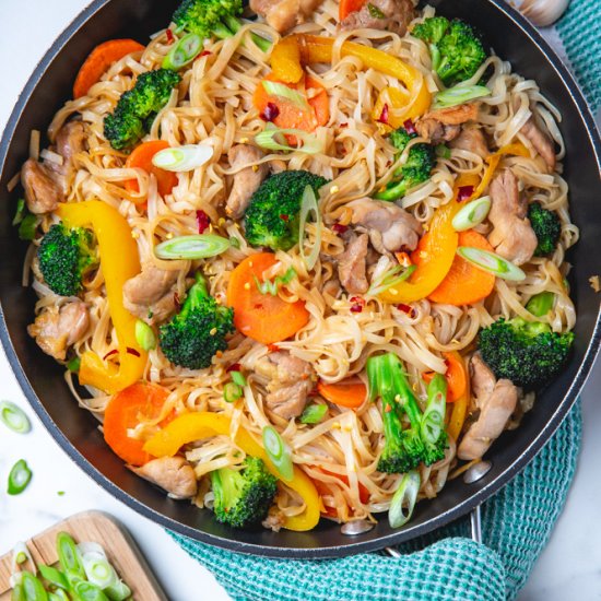 Chicken Stir Fry Noodles (20min/GF)