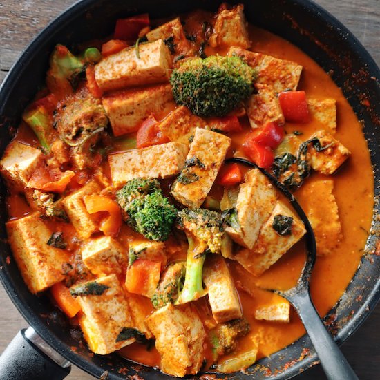 vegan thai red curry with tofu