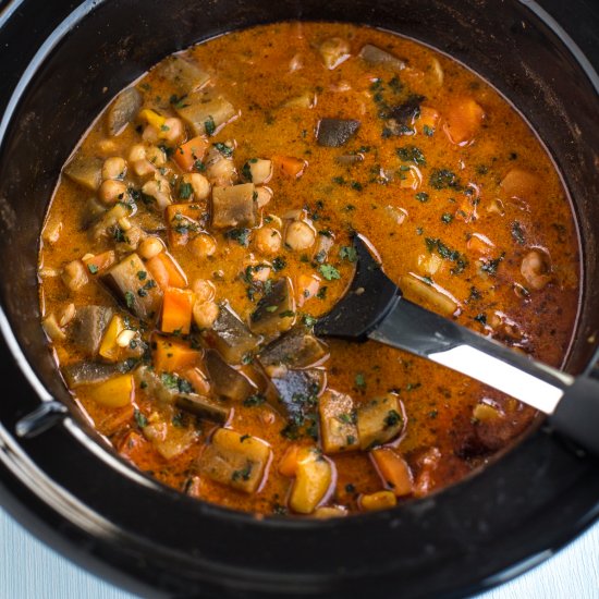 Slow cooker coconut chickpea curry