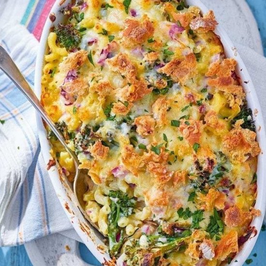 Tuna and broccoli pasta bake