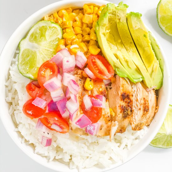 CHICKEN BOWL WITH AVOCADO AND TOMATO