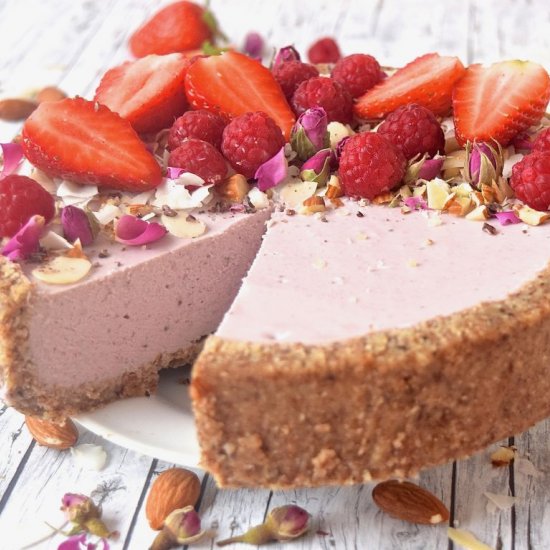 Raw strawberry cake