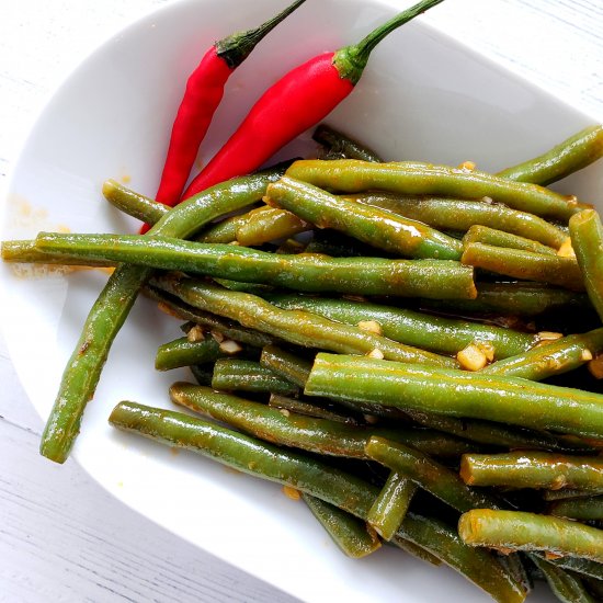 Spicy Sriracha-Maple Green Beans