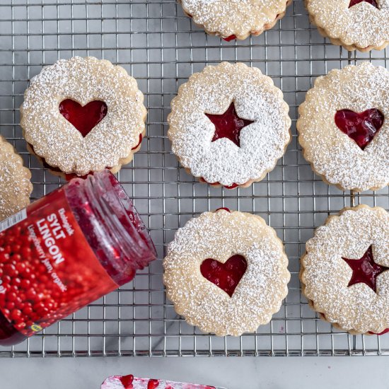 Linzer Cookies with Lignonberry