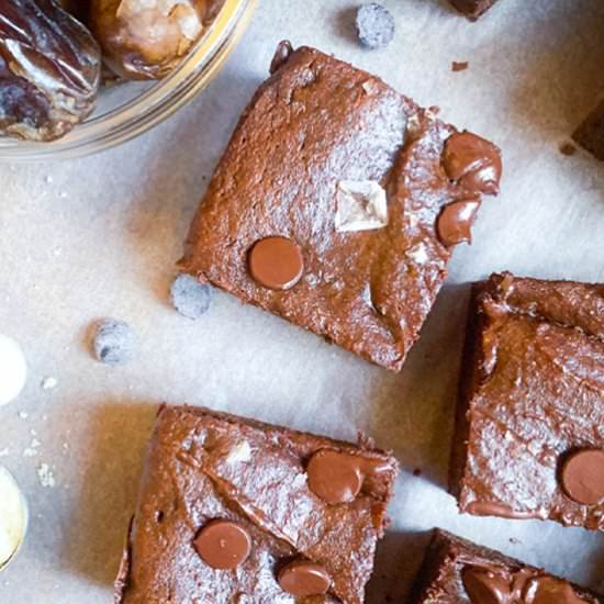 PALEO CHOCOLATE DATE CAKE BITES