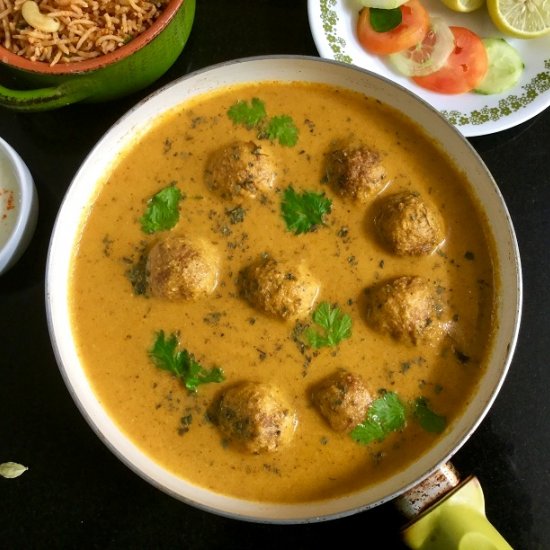 Gobi Kofta Curry (in Carrot Sauce)