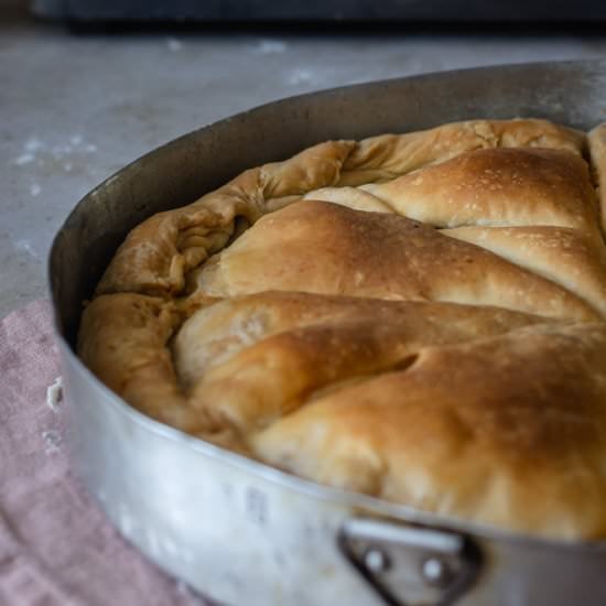 Homemade pie with leek & cheese