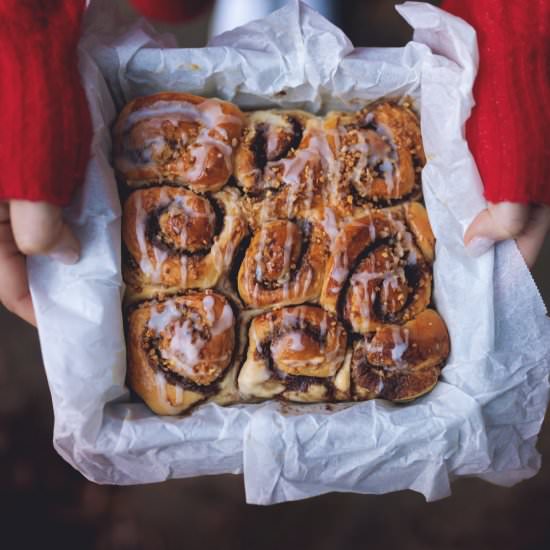 cinnamon roll with almonds