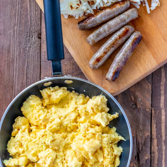 The Best Cheesy Scrambled Eggs