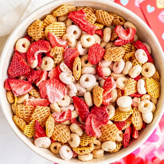 Toddler Valentine’s Day snack mix