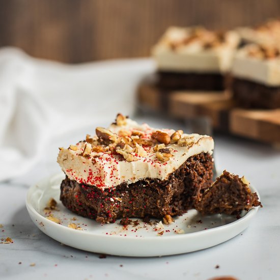 CHOCOLATE CAKE WITH CASHEW CREAM