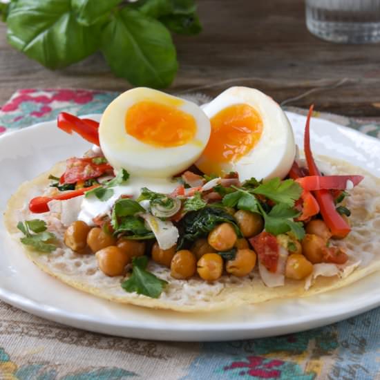 Rice pancake with curried chickpeas