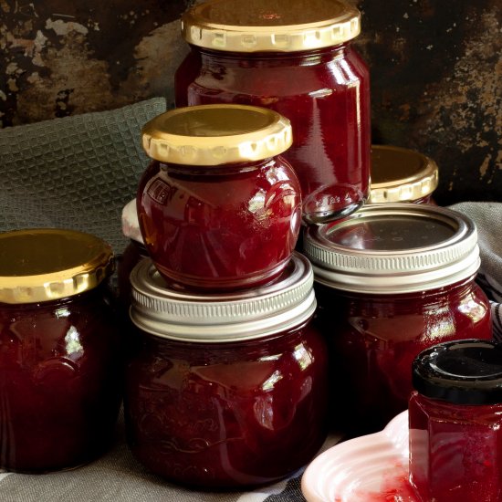 Easy homemade plum jam