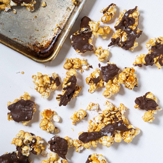 Easy Caramel Popcorn with Chocolate