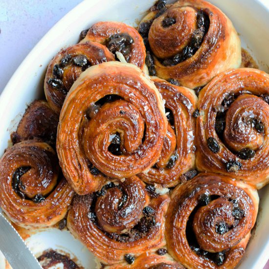 Orange cardamom raisin buns