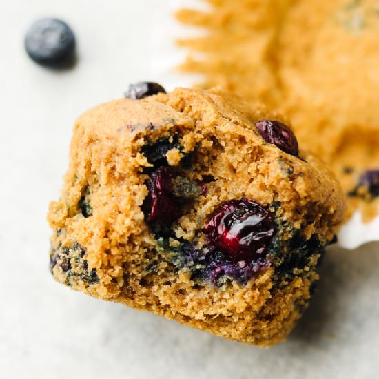 healthy blueberry oatmeal muffins