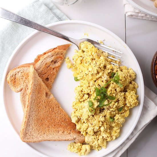 5-Minute Vegan Scrambled “Eggs”