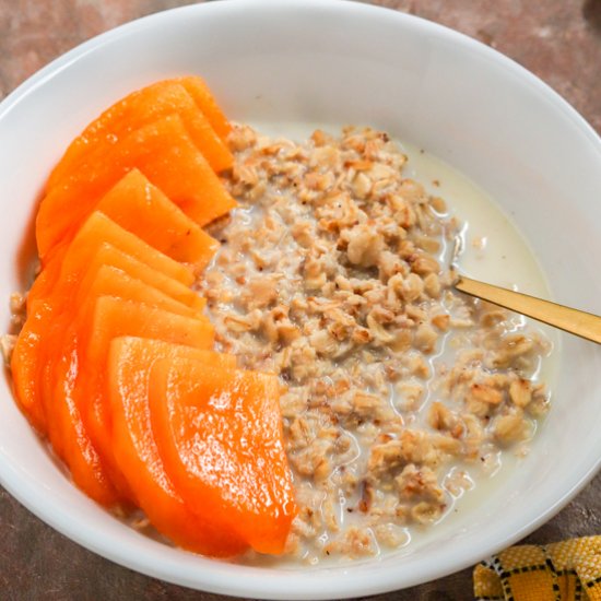 OVERNIGHT OATS WITH PERSIMMON FRUIT