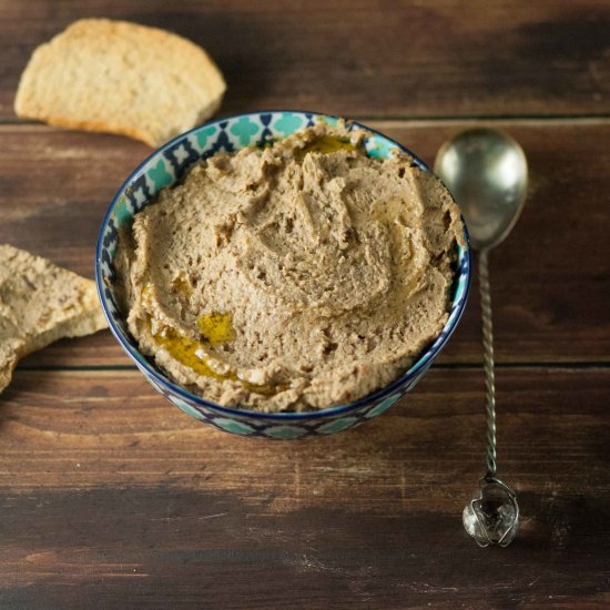 Black chickpeas hummus