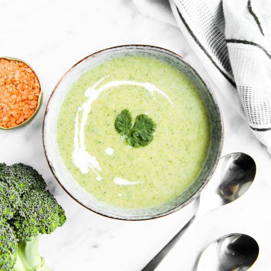 Broccoli soup with lentils