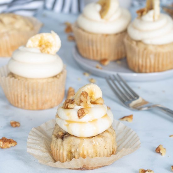 BANANA CUPCAKES + MAPLE BUTTERCREAM