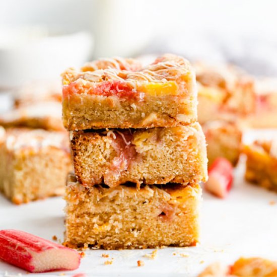 Rhubarb and custard blondies