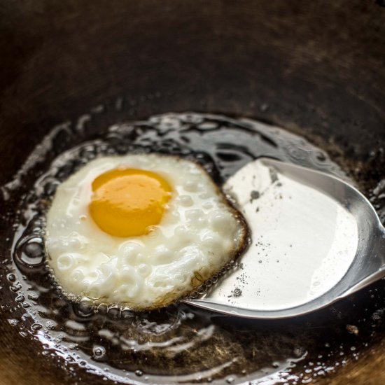 How to Fry an Egg in a Wok