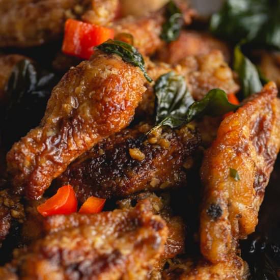 Crispy Garlic Chicken Wings