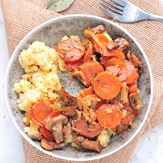 Vegan bourguignon with mushrooms