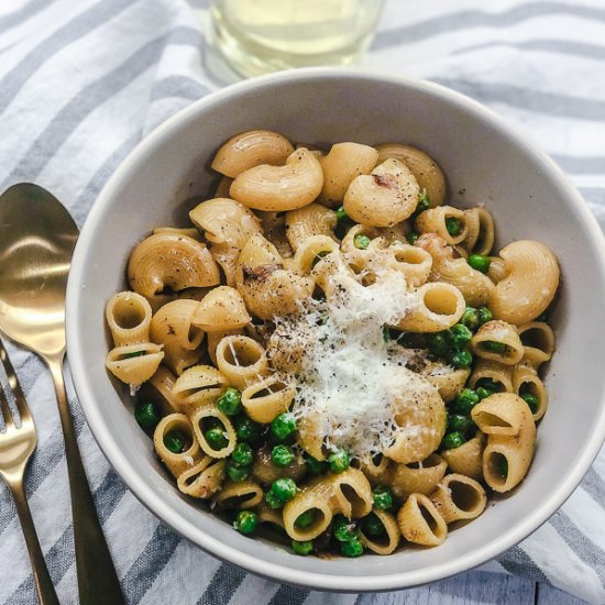 Pasta With Peas and Pecorino