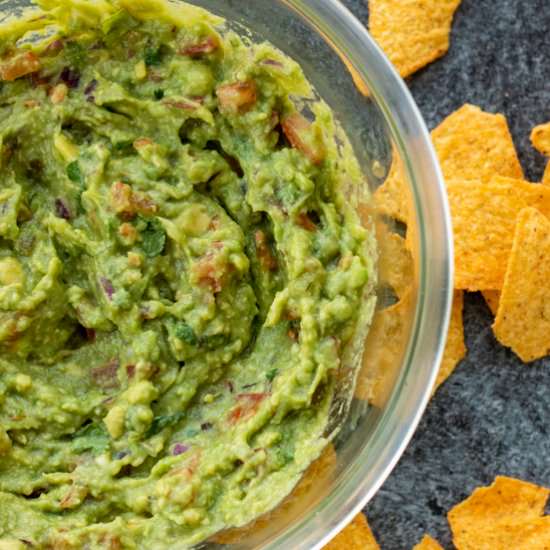 Easy Homemade Vegan Guacamole