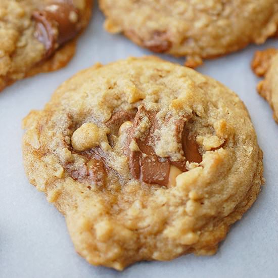 Chocolate caramel oat cookies