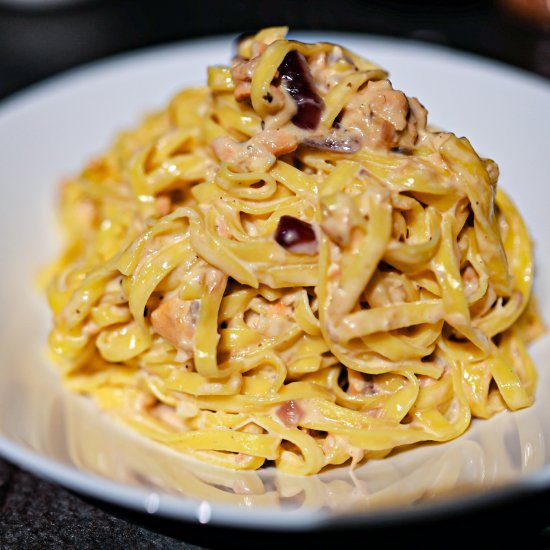 15-Minute Creamy Salmon Linguine