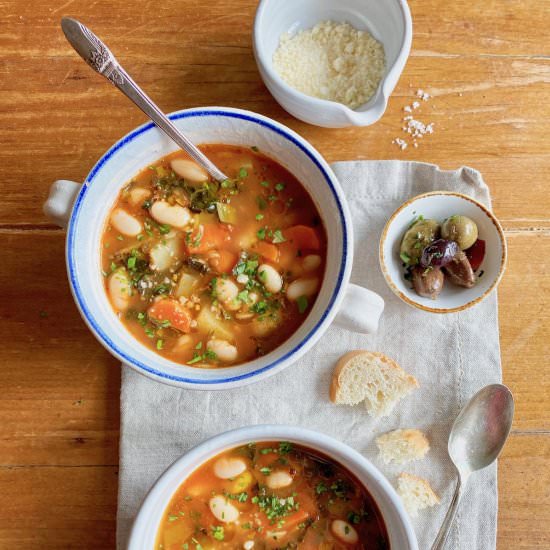 Healthy bean and vegetable soup