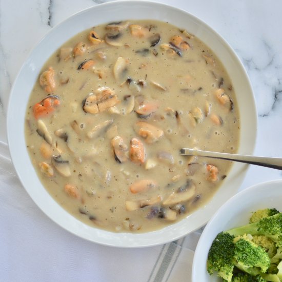 Creamy Mussels and Mushroom Soup