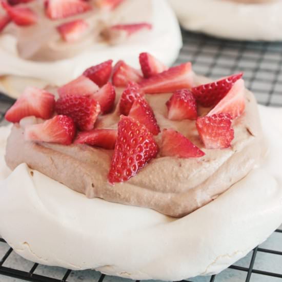 STRAWBERRY NUTELLA PAVLOVA