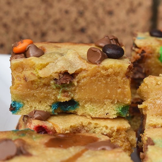 M&M Caramel Cookie Bars