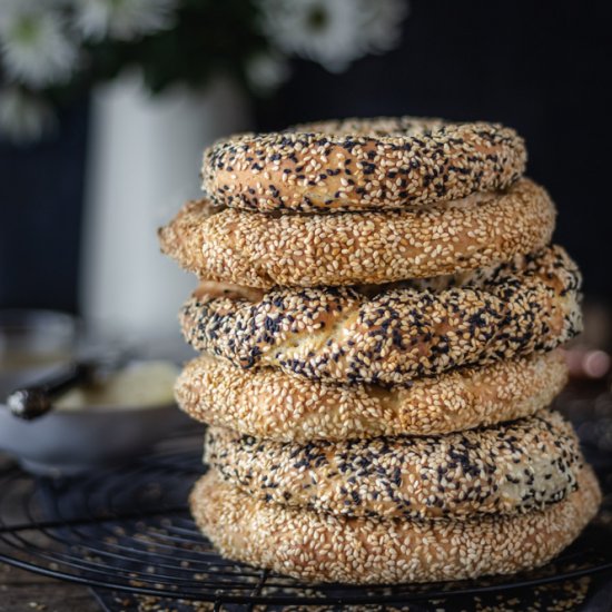 Greek sesame bread rings