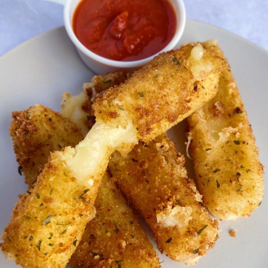 Deep-fried Mozzarella Sticks