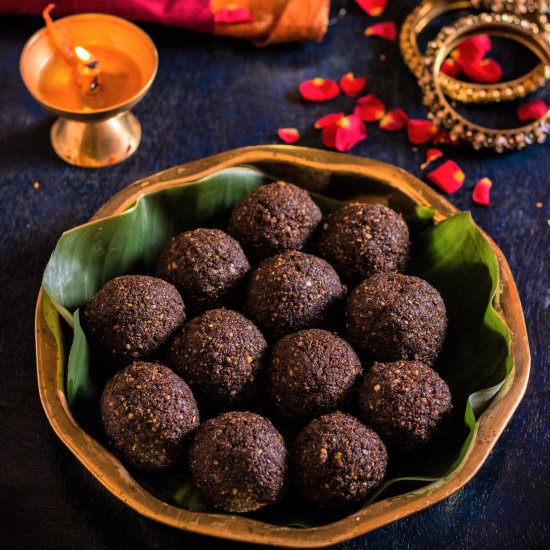 CHIMLI URUNDAI / RAGI SESAME BALLS