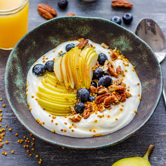 greek yogurt breakfast bowl