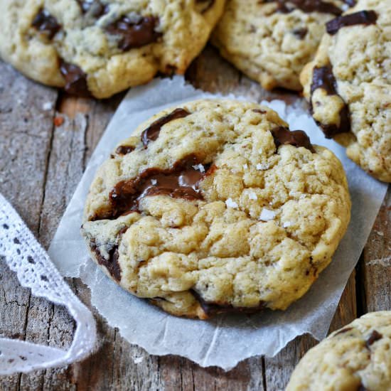 Chewy Vegan Chocolate Chips Cookies