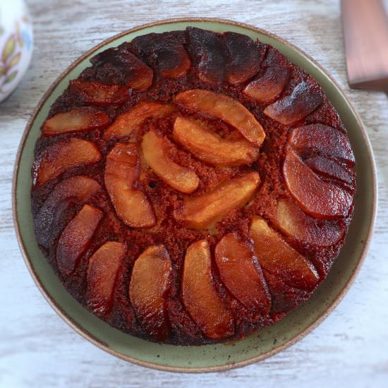 Caramelized apple cake