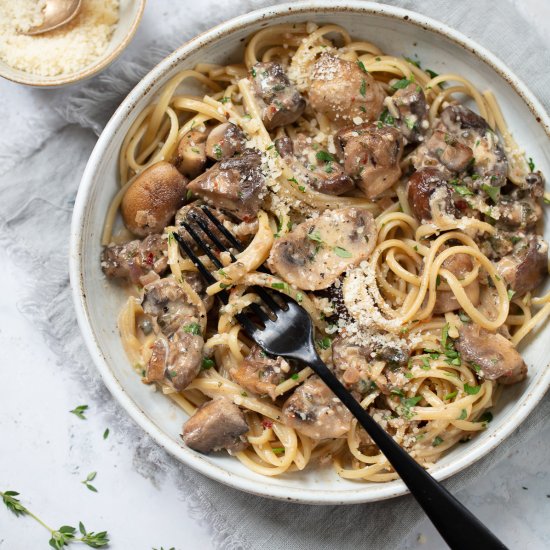 Linguine with mushroom sauce